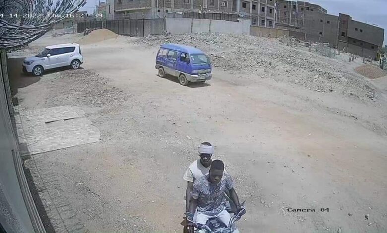 نجت بأعجوبة..فتاة تفلت في آخر لحظة من أيدي 9 طويلة و تدخل المواطنين موتر 9 طويلة سرقة
