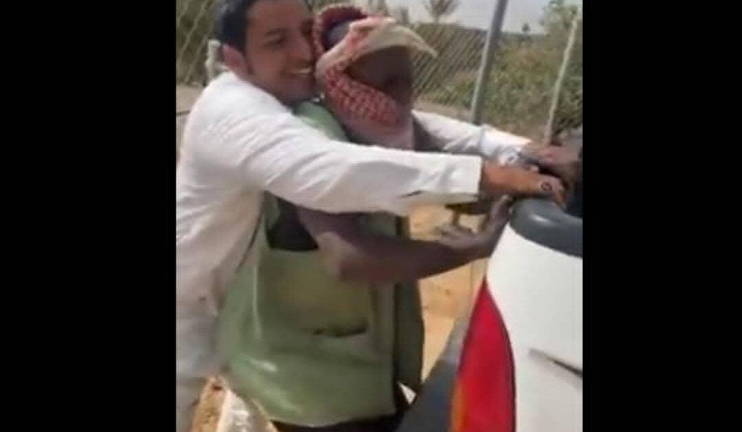 فيديو متداول لشاب سعودي وصفوه بأنه يتحرش بعامله السوداني يثير غضب مواقع التواصل الإجتماعي IMG 20220406 WA0016