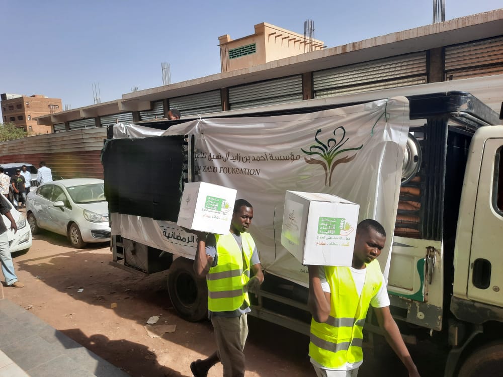 مؤسسة احمد بن زايد تدعم الاسر المتعففه وبعض الفئات بالسودان في رمضان IMG 20220418 WA0000