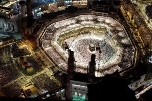 صور تظهر امتلاء المسجد الحرام بالمعتمرين والمصلين في إحدى ليالي العشر b3d9e473 bdb3 4da7 be97 2c33f4338ed6