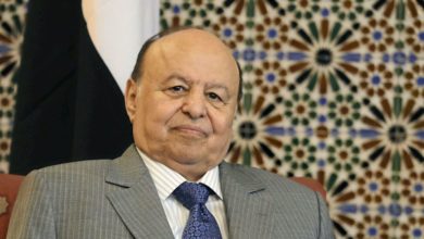 الرئيس اليمني يسلم السلطة لمجلس رئاسي مع سعي السعودية لإنهاء الحرب رشاد العليمي