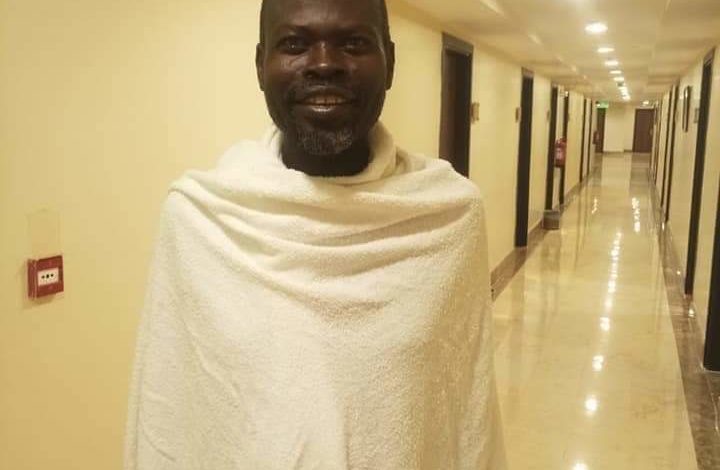 صاحب الترند المشهور في السودان “كلك واري اللو” في الأراضي المقدسة لأداء العمرة رماح