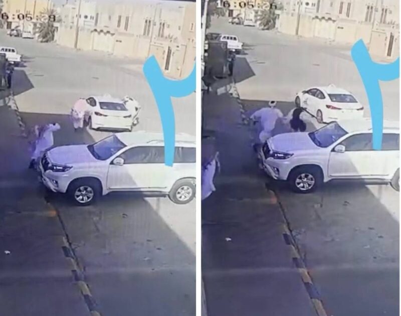 سودانيان يدخلان مسجد سعودي ويطلبان التبرع لعلاج والدهما المريض .. شاهد : ردة فعلهما عندما طلب أحد المصلين إبراز هويتهما سودانيين في السعودية