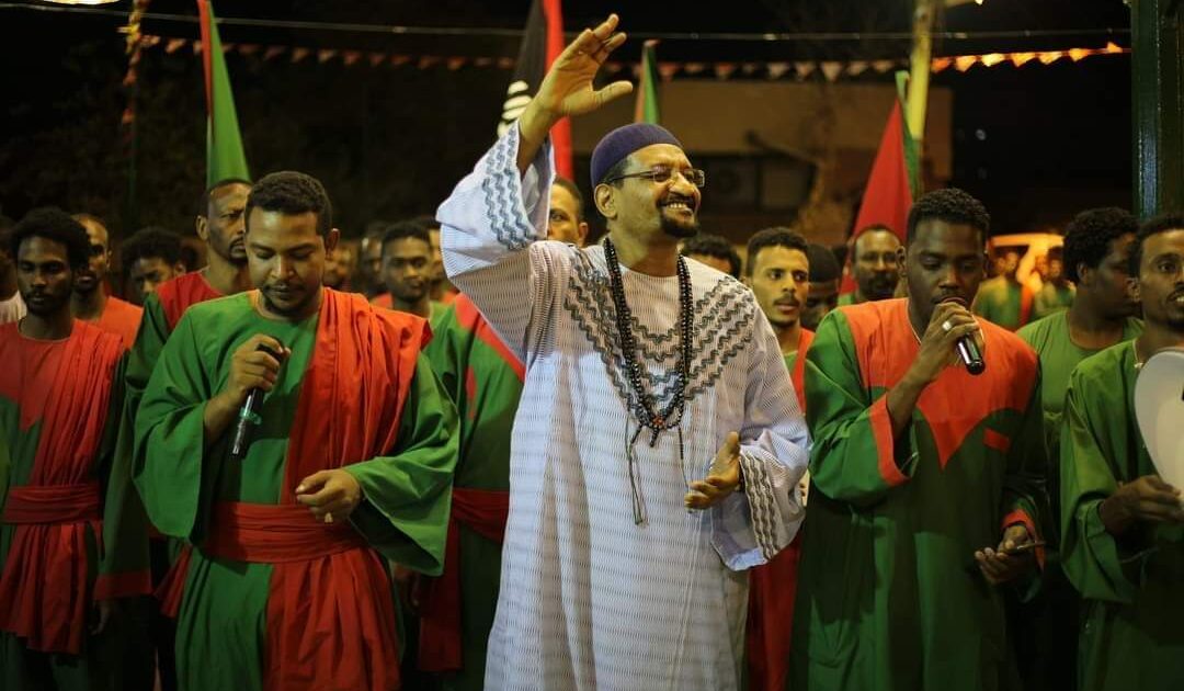 نثر الأموال بين رجلي دين شهيرين.. يشغل السودانيين شيخ الامين