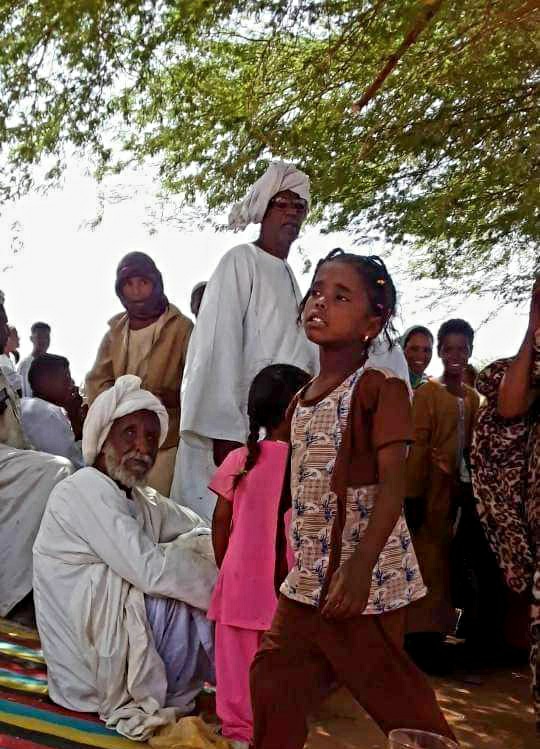 شاهد أول صورة “حديثة” للطفلة المزعومة بمعالجة المرضى “بالماء” في العفاض شمالي السودان طفلة العفاض1