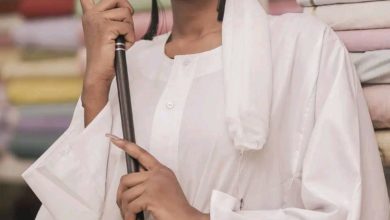 آخر التقليعات في السودان ..فتاة تثير دهشة رواد مواقع التواصل ترتدي الجلابية و المركوب آخر مكياج و التعليقات : البلد دي محتاجة إعادة ضبط FB IMG 1652727765522