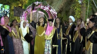بالفيديو..خريجة تعيد طفولتها من جديد و تزف ب(عهد الأصدقاء) مع زميلاتها maxresdefault 20
