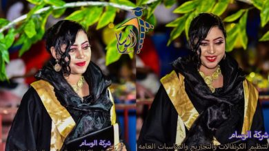 بالفيديو..شاهد كيف تغزل مذيع سوداني مشهور بإحدى الطالبات في حفل تخرجها و أطلق عليها لقب الموناليزا maxresdefault 21