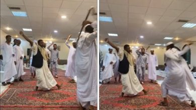 بالفيديو.. الجلد بالسوط عادة السودانيين في الأعراس لاستعراض الرجولة والصبر وقوة التحمل جلد العريس جعلي