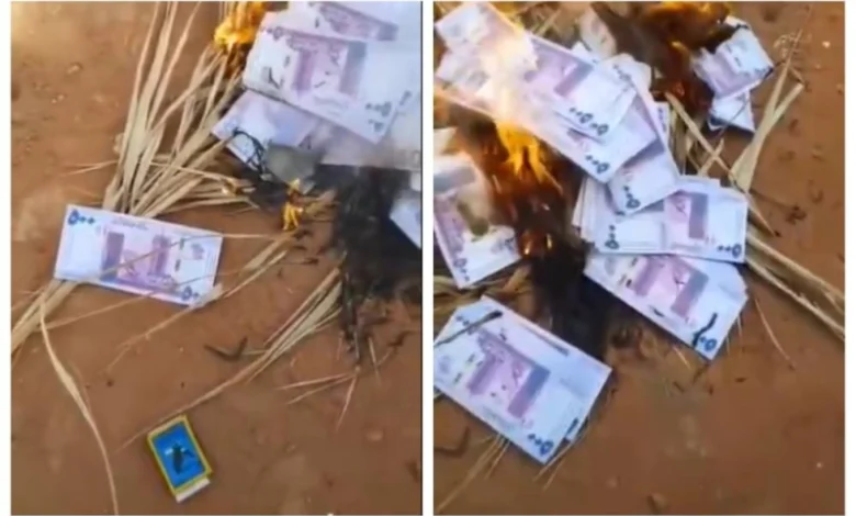 حرق عملات مزورة الجنيه السوداني