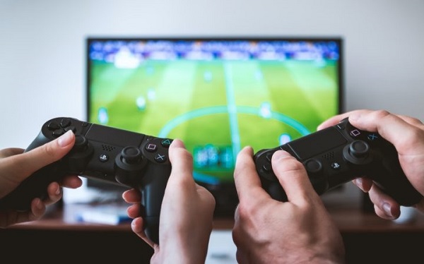 رسميا لعبة FIFA 21 أن تدعم نظام Cross Play على أجهزة PlayStation و