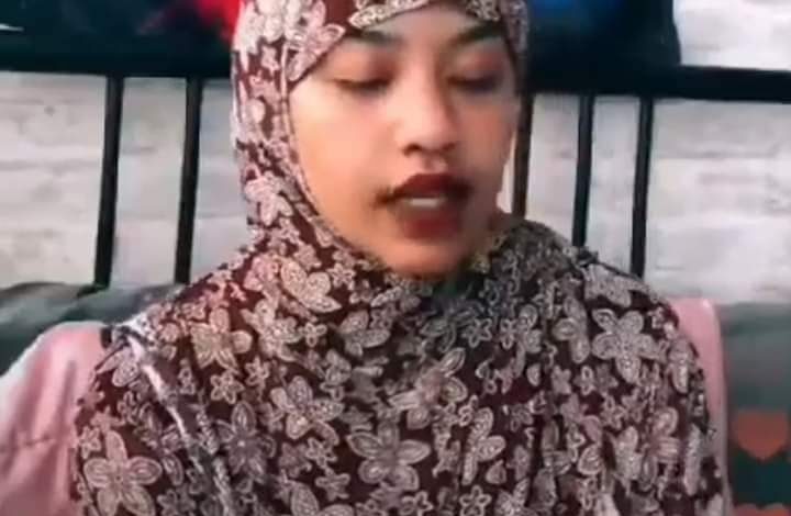 بالفيديو..شاهد الفتاة المثيرة للجدل (زارا بت لندن) تخرج في لايف و هي تتلو القرآن بالحجاب الكامل زارا بت لندن