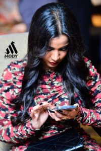 شاهد بالصور.. إطلالة جديدة للإعلامية “لوشي المبارك” فاردة خصلات شعرها في أول ظهور لها عقب احتدام خلافها مع “حازم حلمي” لوشي المبارك 3