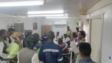 اتّفاقٌ بين وزارة المعادن وأهالي أرياب على طي الخلافات ورفع التروس عن مواقع الإنتاج محتجون يغلقون شركة ارياب