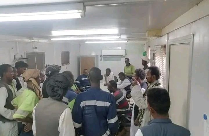 اتّفاقٌ بين وزارة المعادن وأهالي أرياب على طي الخلافات ورفع التروس عن مواقع الإنتاج محتجون يغلقون شركة ارياب