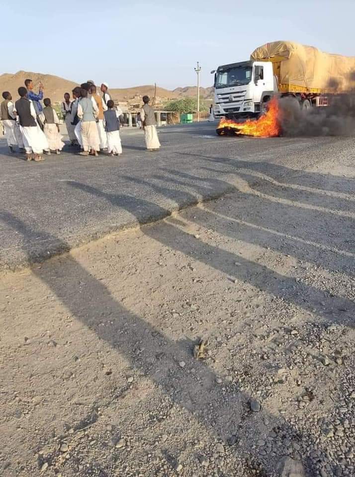 بالصور..إغلاق الطريق القومي بورتسودان الخرطوم بمنطقة العقبة اغلاق طريق بورتسودان البجا