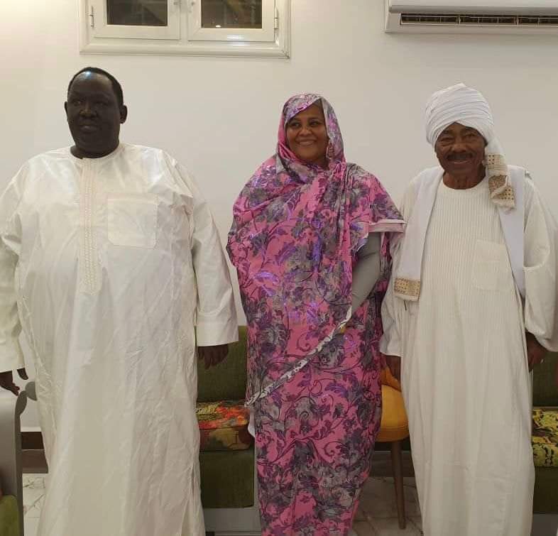 المستشار الأمني لرئيس جنوب السودان يزور مريم الصادق المهدي بمنزلها لتأكيد وحدة البلدين مريم الصادق قلواك