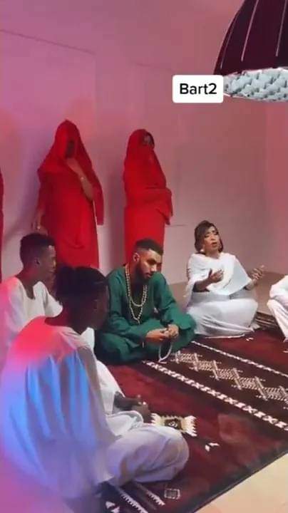 شاهد فيديو كليب أغنية (شيخ اب حراز) التي أثارت ضجة في السودان للمطربة نون العنكبوتة نون العنكبوتية .. أغنية