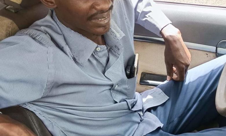 بالصورة.. (تفاصيل موقف شهم ) سائق أجرة سوداني يعيد 6 آلاف دولار وهاتف ذكي إلى صاحبه FB IMG 1655027931264