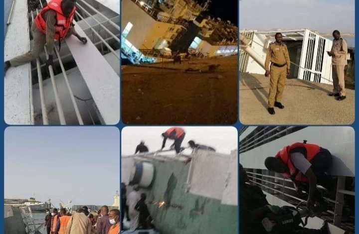 الدفاع المدني ينقذ (21) ملاحاً و (3) آلاف رأس ماشية من السفينة الغارقة بميناء سواكن FB IMG 1655070826100