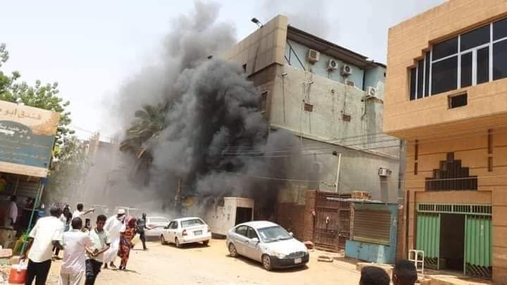 حريق كبير يلتهم مستشفى المودة بالخرطوم مع وجود مرضى بالداخل FB IMG 1655637414418