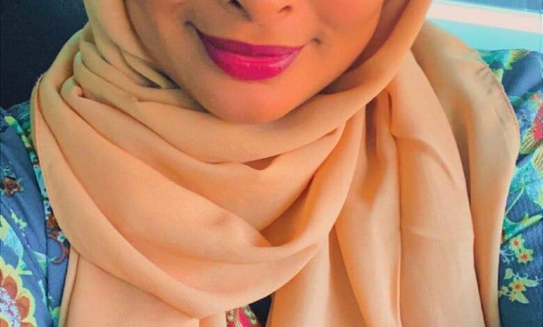 الناشطة مهاد عصام الدين (ميمي) تنشر صوراً لها بنظارة طبية و تعلق: “بقيت عموش” FB IMG 1656323627744 780x470 1