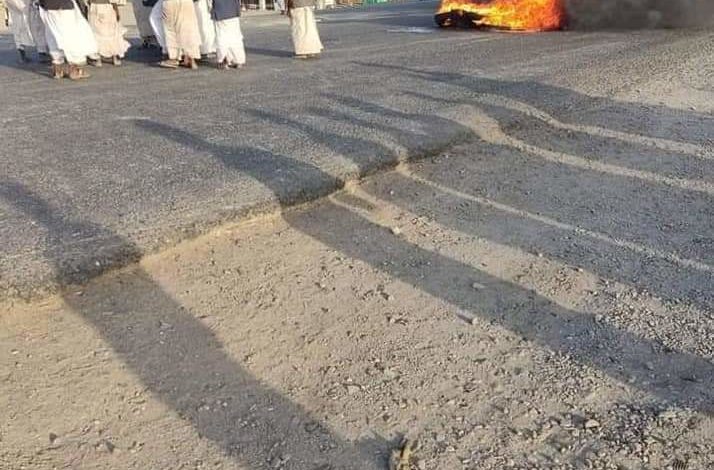 بالصور..إغلاق الطريق القومي بورتسودان الخرطوم بمنطقة العقبة اغلاق طريق بورتسودان البجا