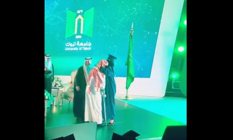 فرحة أب بتخرج ابنته من كلية الطب تغزو مواقع التواصل في السعودية فرحة اب بتخرج ابنته