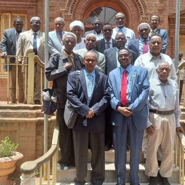شاهد: مديرو جامعة الخرطوم لعشرات السنين تضمهم صورة واحدة جامعة الخرطوم