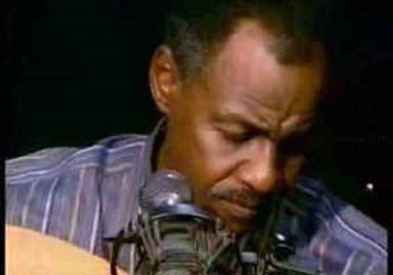 شاهد : شمت نور يكذب شائعة وفاته بمقطع فيديو يحصد الاعجاب ويحقق مشاهدة عالية شمت 768x538 1