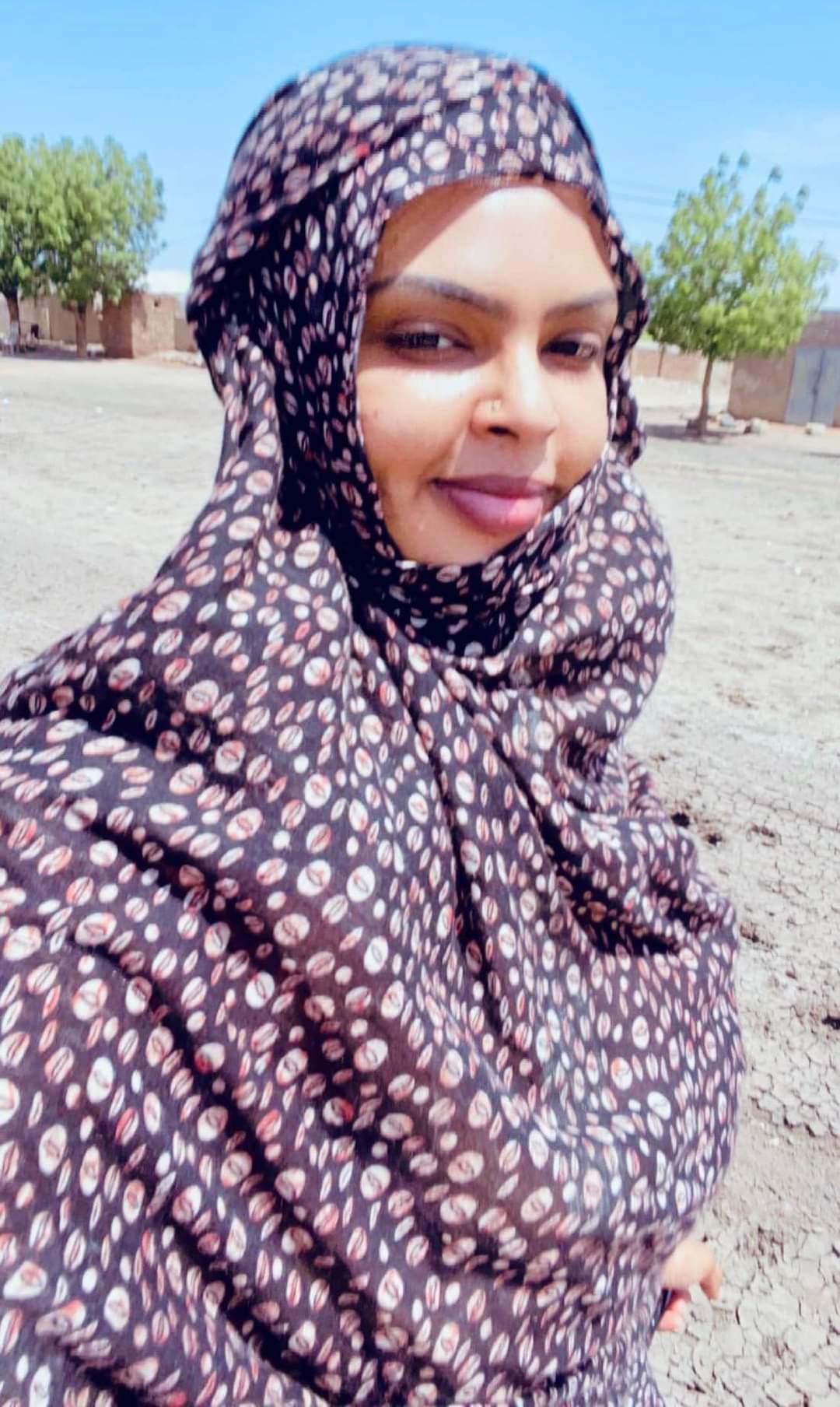 بالصورة.. إطلالة قروية ساحرة لنجمة الفضائيات السودانية من قريتها (ود سلفاب) يثير الإعجاب بمنصات التواصل هايلين هاشم