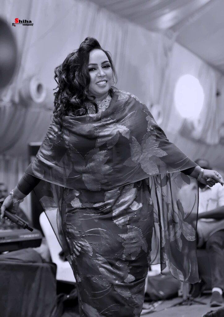 شاهد بالفيديو.. الفنانة هدى عربي تعود لإشعال مواقع التواصل بوصلة رقص مثيرة على أنغام (أنا بغنيلو) هدى عربي نيو5 724x1024 1