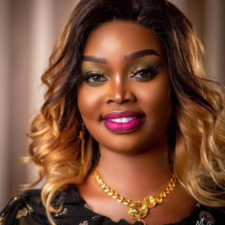 شاهد بالفيديو.. فنانة سودانية تثير الجدل بانتاجها لأغنية تتغزل بها في “الشوقر دادي” (كريم سخي وضعو ظابط لا شليق لا بقابض) FB IMG 1659173236602