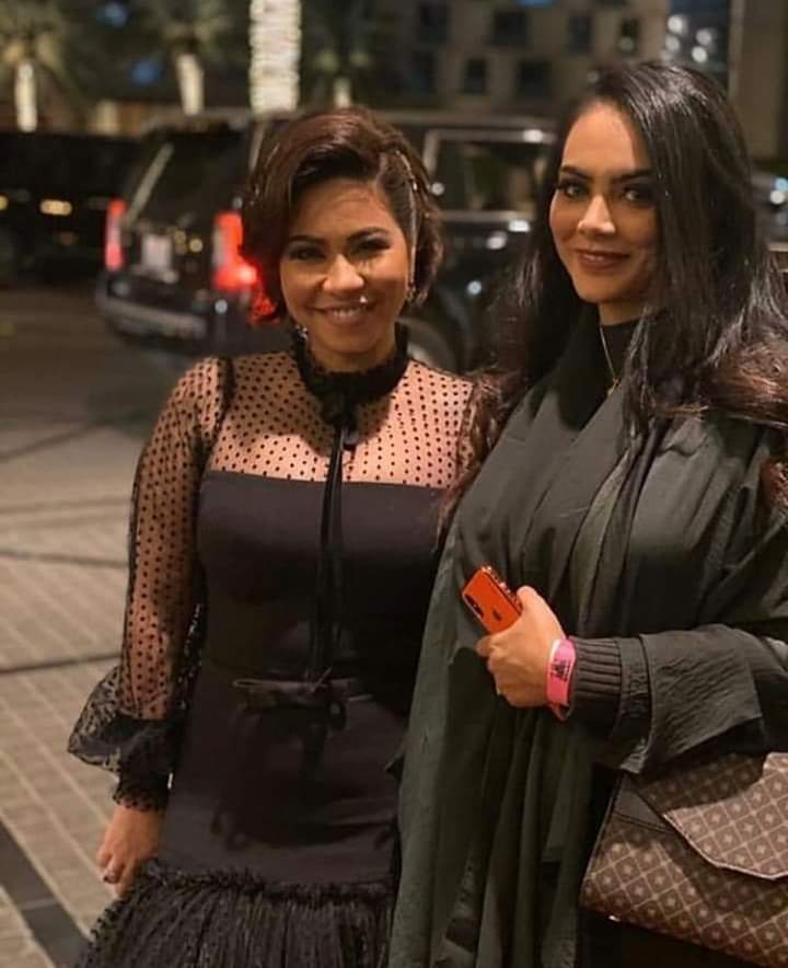 شاهد : إعلامية سودانية شهيرة تشعل الميديا عقب نشر صورة جمعتها بالمطربة “شيرين عبد الوهاب” FB IMG 1659245073911