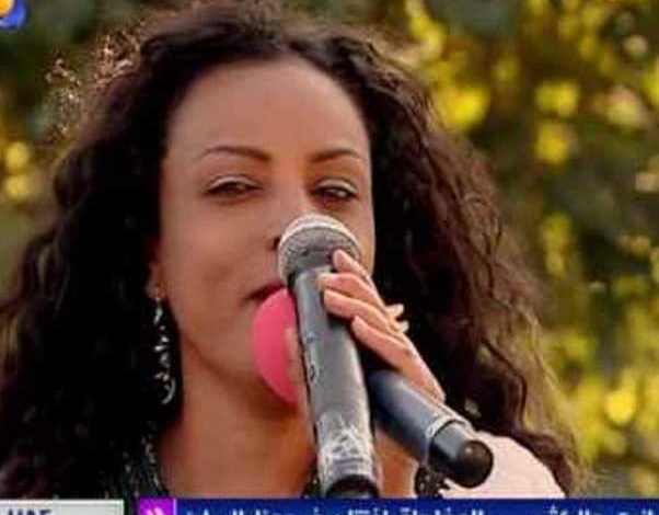 نجحت في أدائها بطريقة جميلة .. المطربة الإثيوبية تقست تغني لعثمان حسين (مسامحك يا حبيبي) تقست