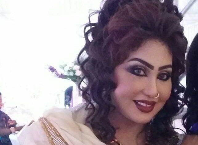 بالصور..والدة لوشي تتبنى طفلاً:استلمتو اليوم حا اربيهو معاي ويكبر ويدخل المدرسه واعرس ليهو سوسن عبد الله والدة لوشي