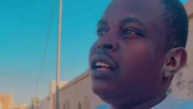 لن تصدق ..بالرغم من شهاداته العليا طبيب سوداني سافر للسعودية و يعمل في مهنة غريبة و هذه أمنيته.. طبيب سوداني