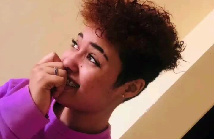شاهد بالفيديو: في انتظار اللحظة الحاسمة ….نجمة تيك توك الشهيرة بـ”شكلك بادي الريد جديد” توعد متابعيها بحذف حسابها حال عدم تقبلهم لها فتاة ترتدي الحجاب 720x470 1