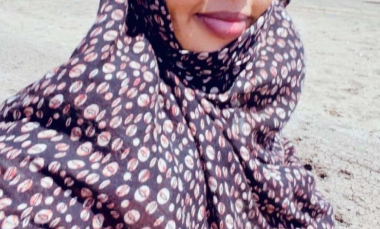 بالصورة.. إطلالة قروية ساحرة لنجمة الفضائيات السودانية من قريتها (ود سلفاب) يثير الإعجاب بمنصات التواصل هايلين هاشم