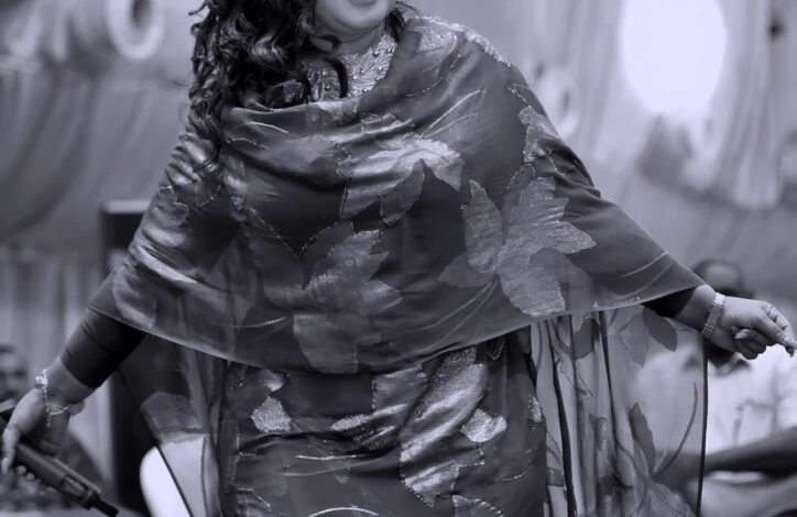 شاهد بالفيديو.. الفنانة هدى عربي تعود لإشعال مواقع التواصل بوصلة رقص مثيرة على أنغام (أنا بغنيلو) هدى عربي نيو5 724x1024 1