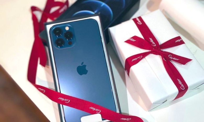 فتاة ترفض إعادة 10 آلاف درهم تسلمتها من شاب بحجة أنها هدية هدية