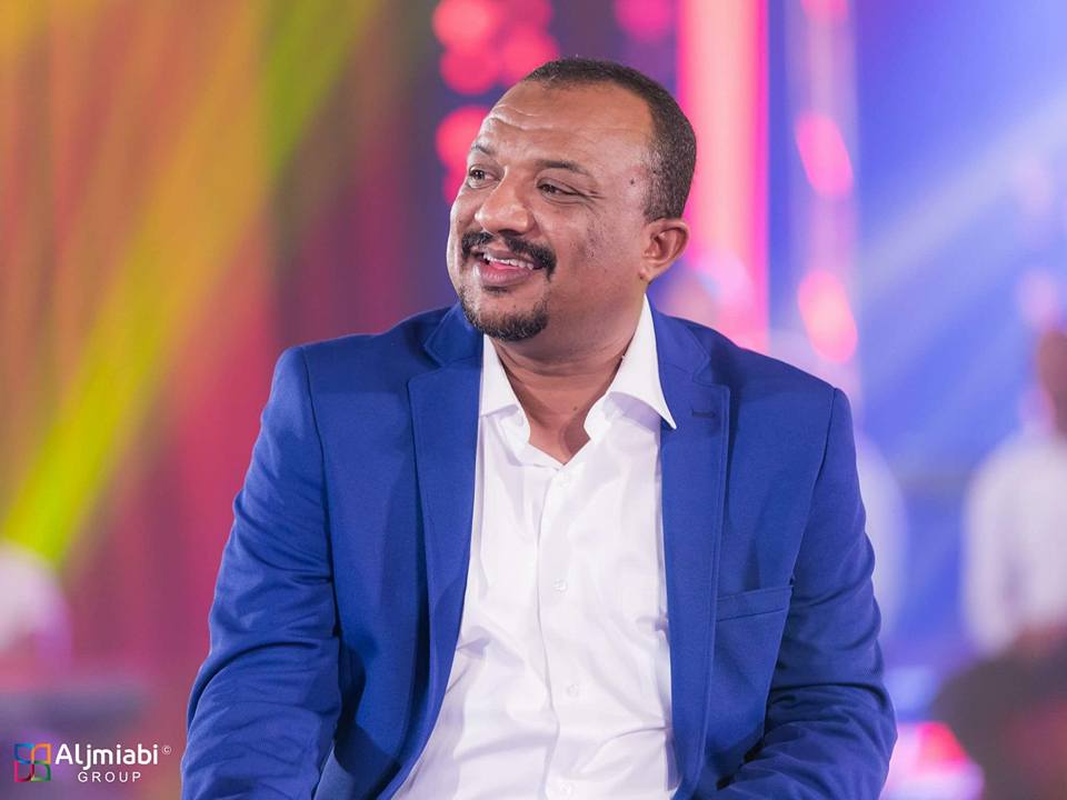 شاهد بالفيديو: الكوميديان محمد موسي يلتقي بمواطن أمريكي يتحدث اللهجة السودانية ” مافي أحلي من قومة الصباح وشاي اللبن بالزلابية” محمد موسي