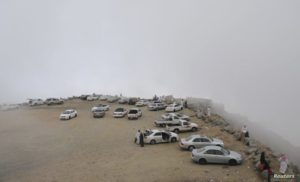 بالصورة .. حادثة “هاوية نهاية العالم” تثير ضجة في السعودية 2014 02 22T000000Z 665102806 GM1EA2N0DU401 RTRMADP 3 SAUDI 768x465 1
