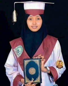 شاهد بالصورة.. ما هي حقيقة فوز شقيقة الفنانة عشة الجبل بجائزة حفظ القران الكريم كاملاً؟ ومتابعون: (البطن بطرانة) 301706964 1534849753654221 2534080157384385945 n