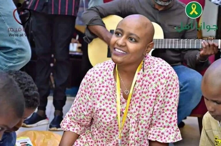 شاهد بالفيديو: تضامن عدد من الشباب مع الفنانة “مني مجدى” بحلاقه شعر رأسهم “صلعة “ FB IMG 1660420014330 768x509 1
