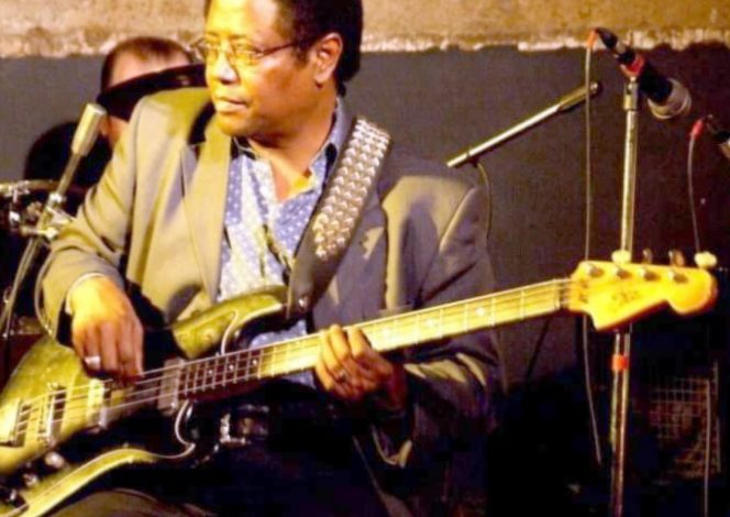 إصابة عازف سوداني بالفشل الكلوي العازف عادل السر