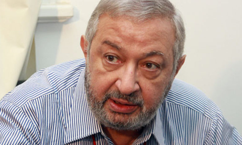 في ذكرى رحيله.. قصة تغيير «محمد جابر» اسمه إلى نور الشريف: «كنت فاكر إن عمي هو والدي» الفنان نور الشريف