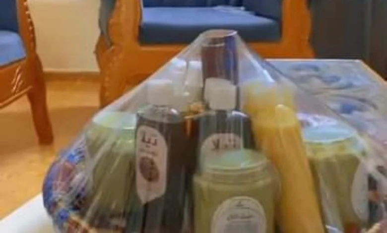 حبسة عروس تشعل مواقع التواصل..شاهد بالفيديو ماذا جلب العريس و كيف كانت ردة فعل الفتيات العازبات حبسة عروس