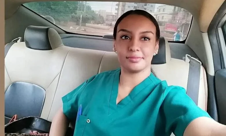 روبي كمال تنشر صورتها بزي الأطباء..من الأجمل الممثلة أم طبيبة الأسنان روبي كمال