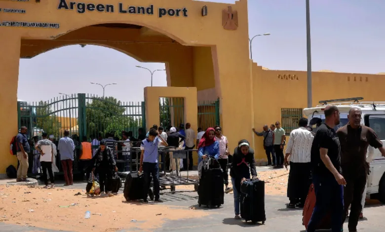 شاب سوداني يدعو لوقف الصادرات لمصر وإغلاق المعابر.. والجدل يشتعل معبر ارقين